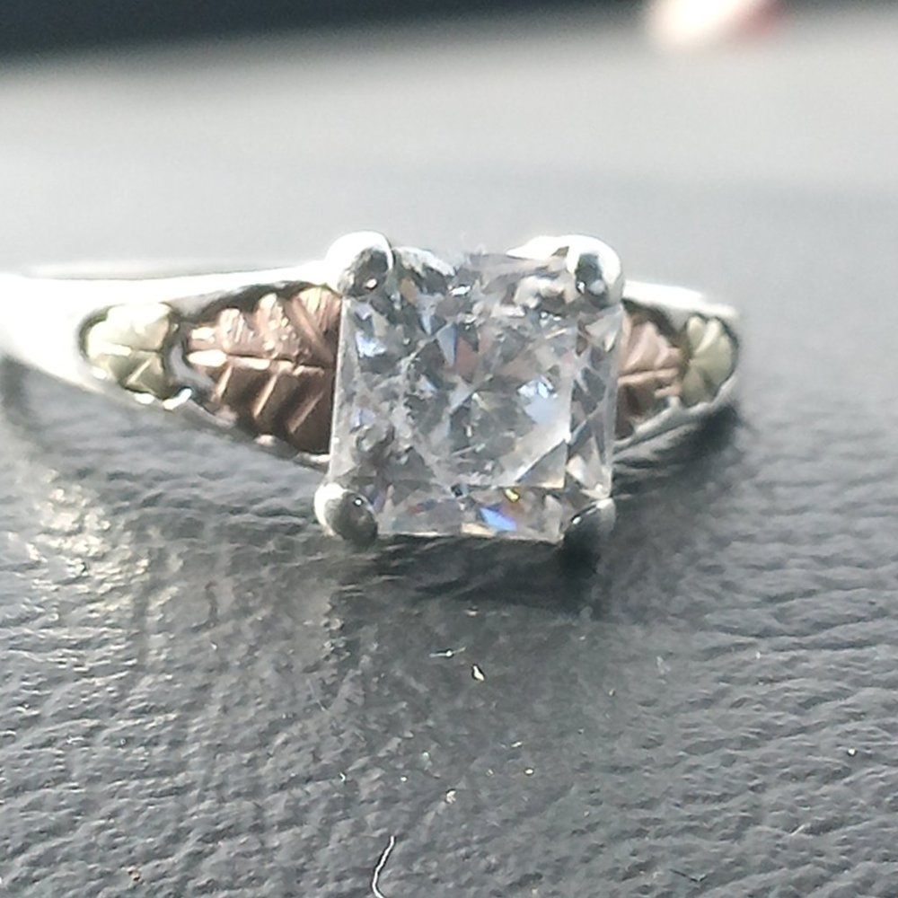 🧚🏻‍♀️Gorgeous Vintage Black Hills Gold 2.5ctw Cushion Cut Ring!